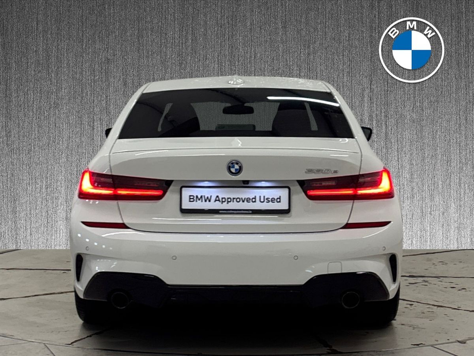 2022 BMW 3 Series - image 15