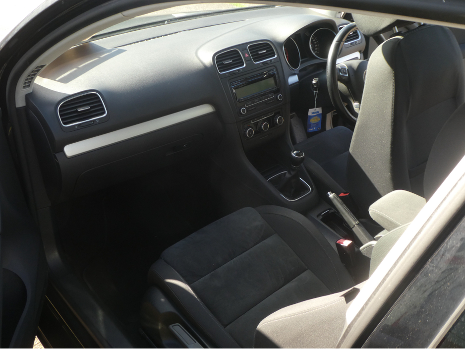 2010 Volkswagen Golf - image 13