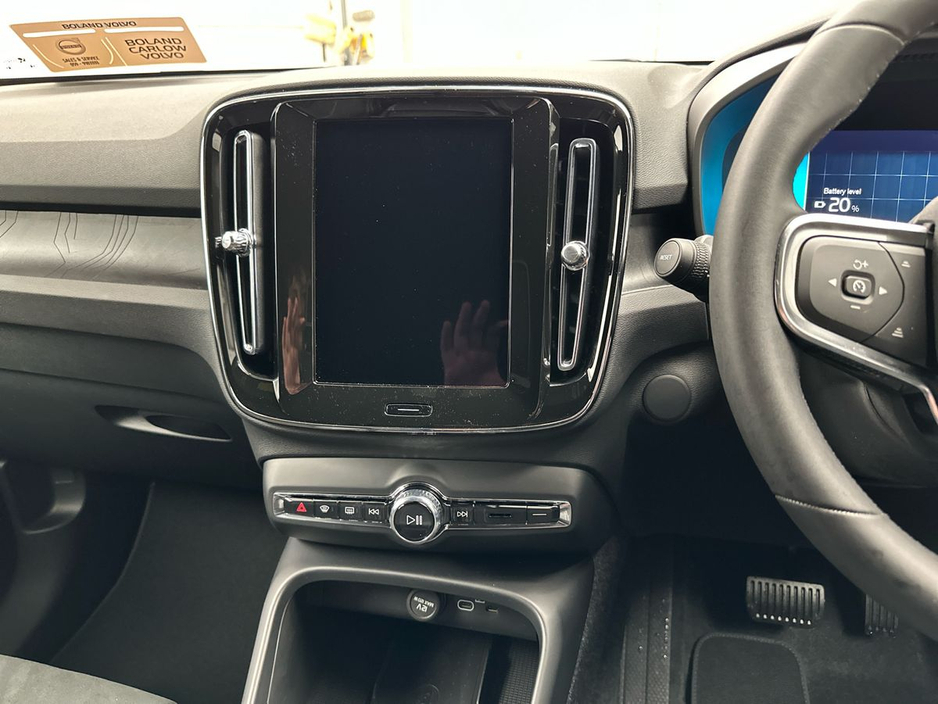 2026 Volvo EX40 - image 14