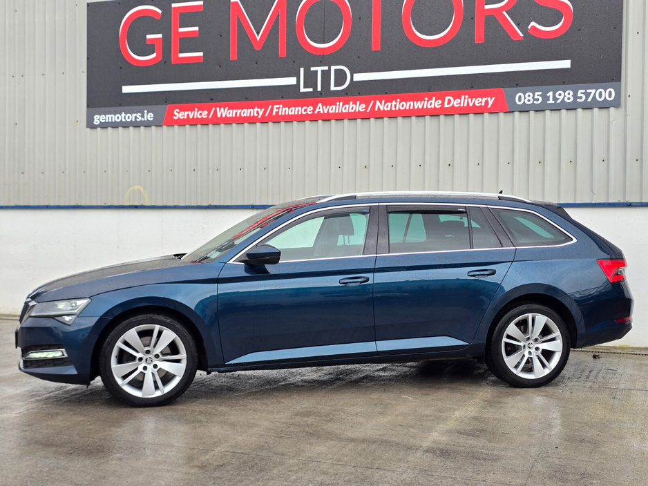 2020 Skoda Superb - image 9