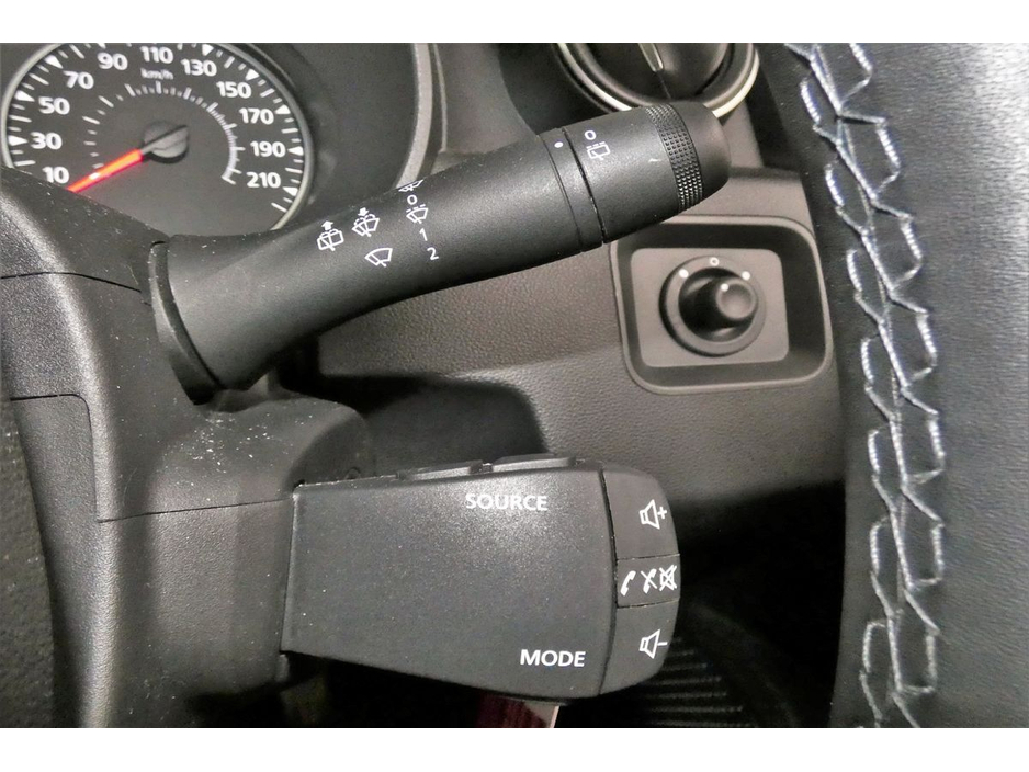 2022 Dacia Duster - image 23