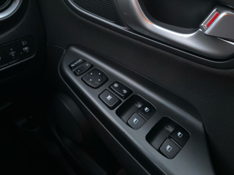 2022 Hyundai Kona - image 22