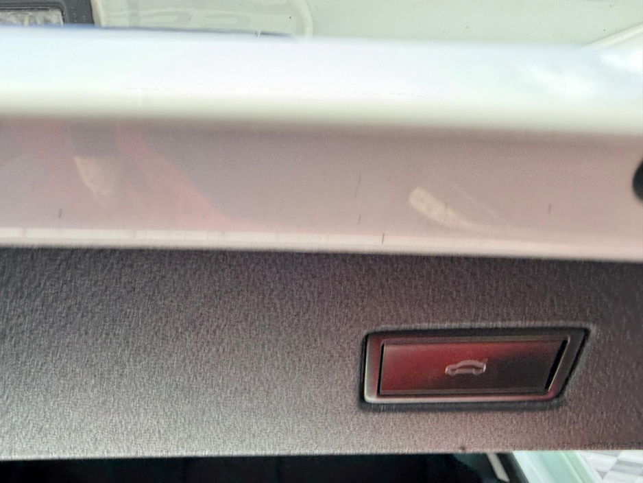 2020 Volkswagen Tiguan - image 32