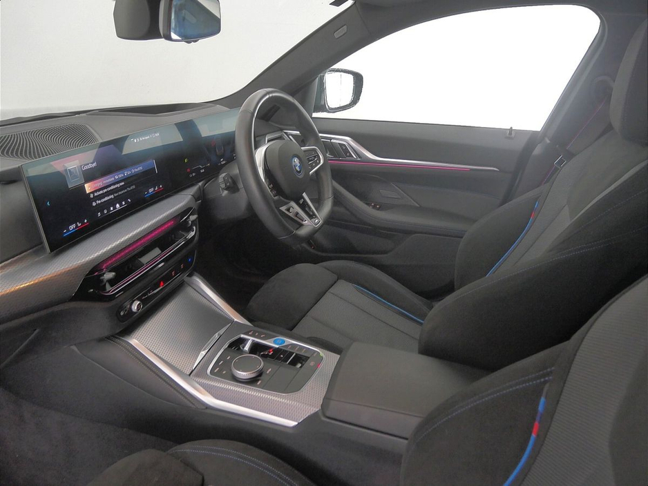 2025 BMW i4 - image 7