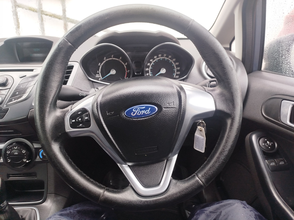 2014 Ford Fiesta - image 7