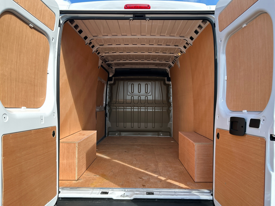 2026 Opel Movano - image 9