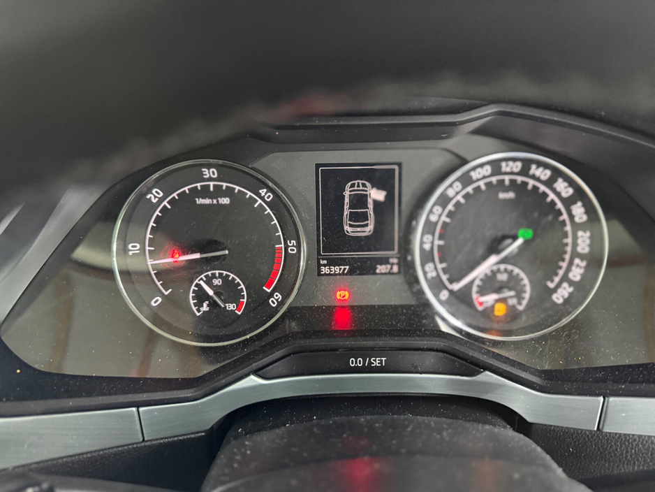 2016 Skoda Superb - image 25