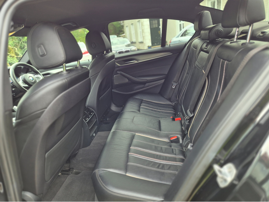2017 BMW 5 Series - image 9