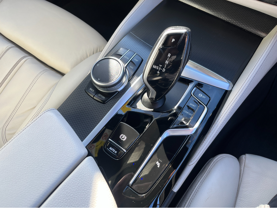 2021 BMW 5 Series - image 15