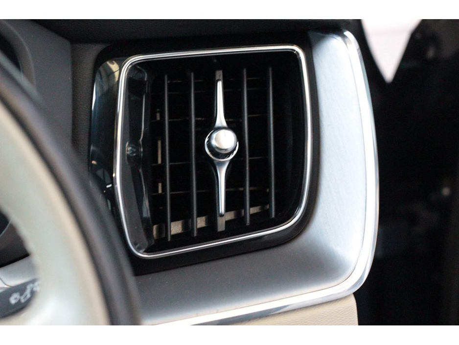 2021 Volvo XC60 T6 Inscription Expression €38,899