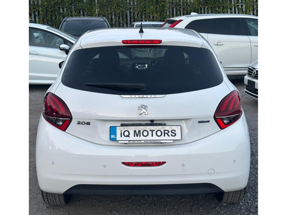 2017 Peugeot 208 - image 12