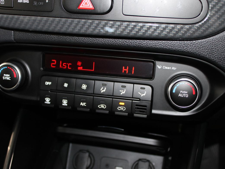 2017 Kia Carens 7 Seater EX 5DR €12,999