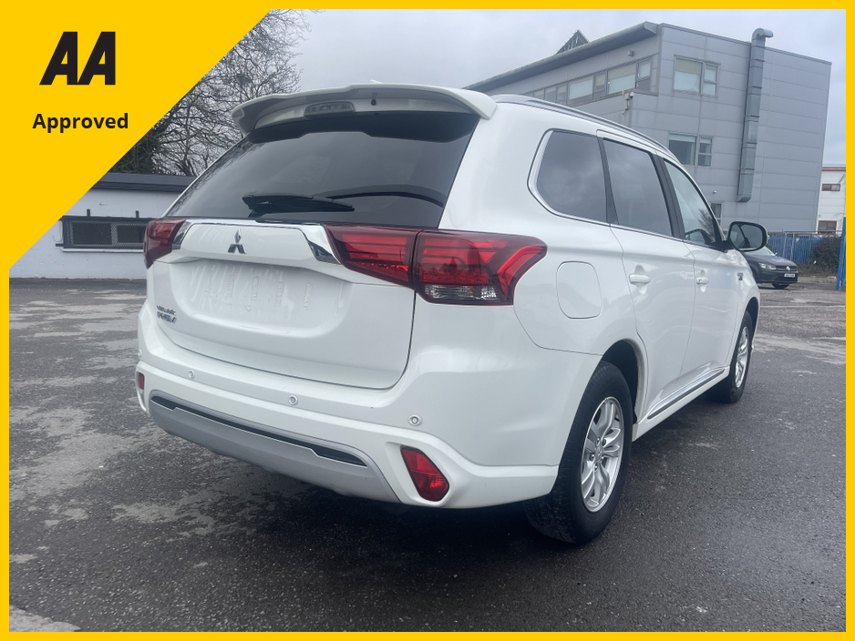 2020 Mitsubishi Outlander - image 7