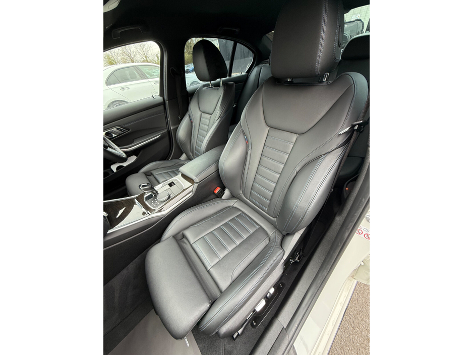 2019 BMW 3 Series - image 18