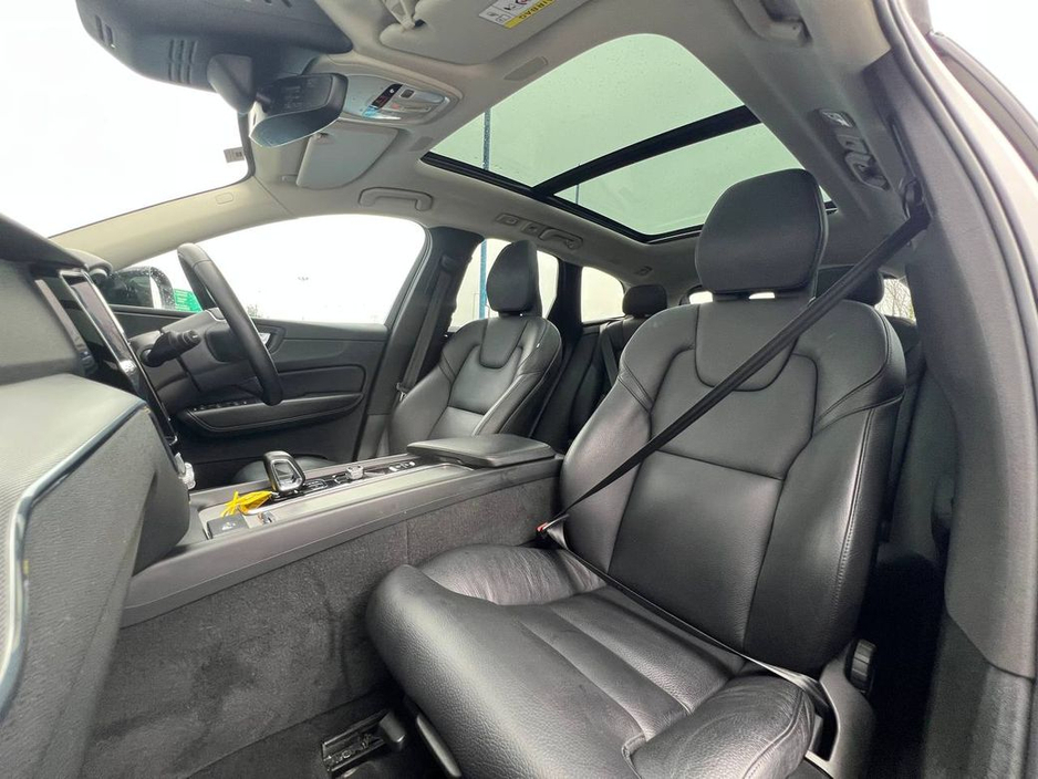 2023 Volvo XC60 - image 2