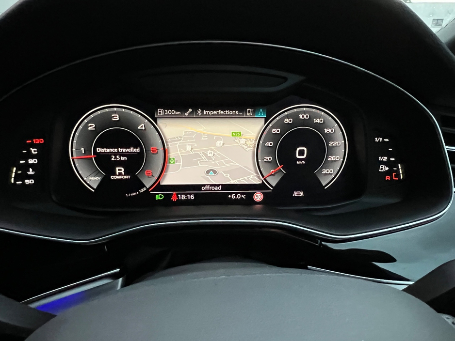 2019 Audi Q8 - image 36