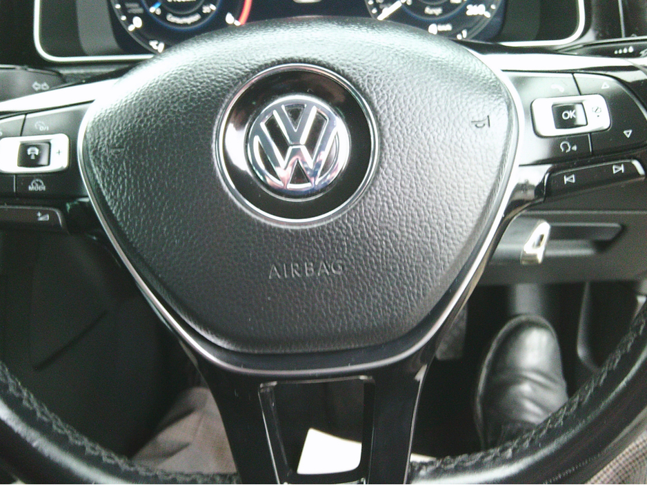 2018 Volkswagen Golf NEW NCT 2028, HIGHLINE, HEATED SEATS, REVERSE CAMERA, SAT./NAV., CRUISE, €190 TAX, LOW KMS. HISTORY. €16,999