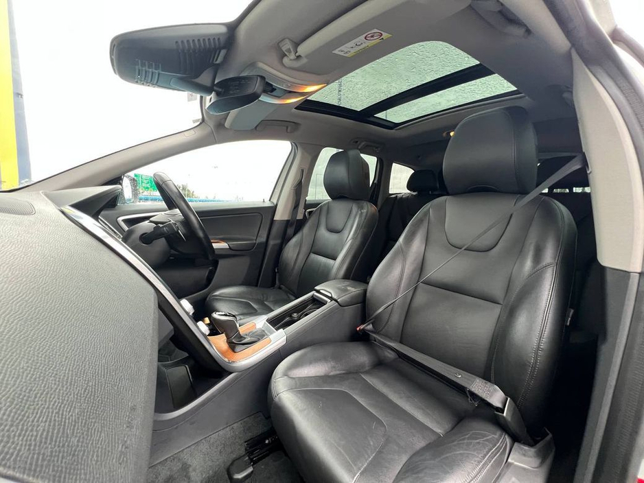 2017 Volvo XC60 D4 CLASSIC 2.0 D // OPENING PAN ROOF // LEATHER INTERIOR // DIGITAL CLUSTER €24,900