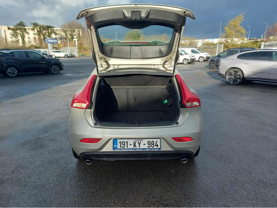 2019 Volvo V40 D3 MOMENTUM ED 5DR €19,950