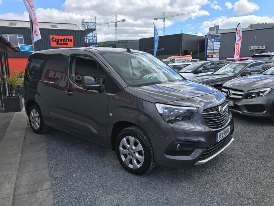 2019 Vauxhall Combo - image 6