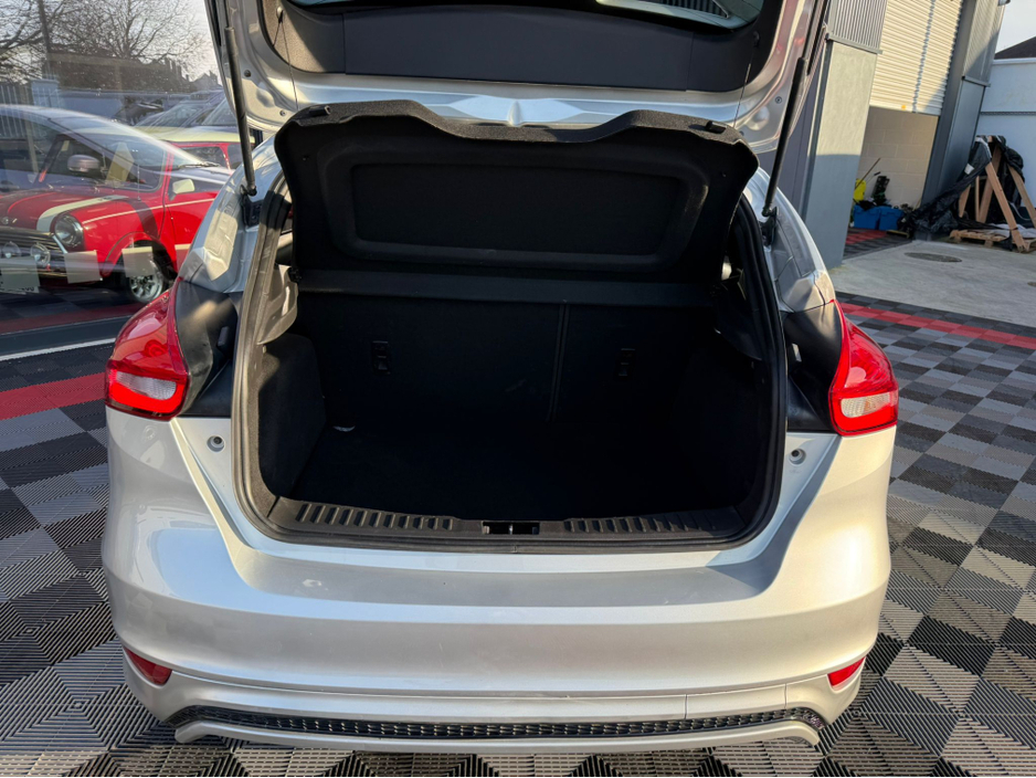 2018 Ford Focus - image 24