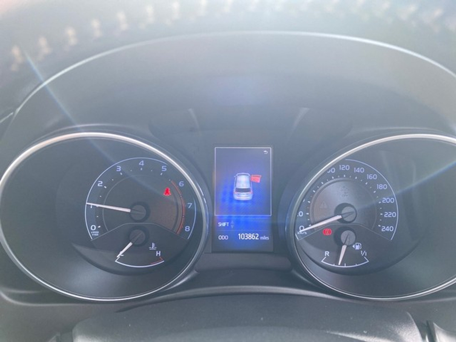 2017 Toyota Auris - image 12