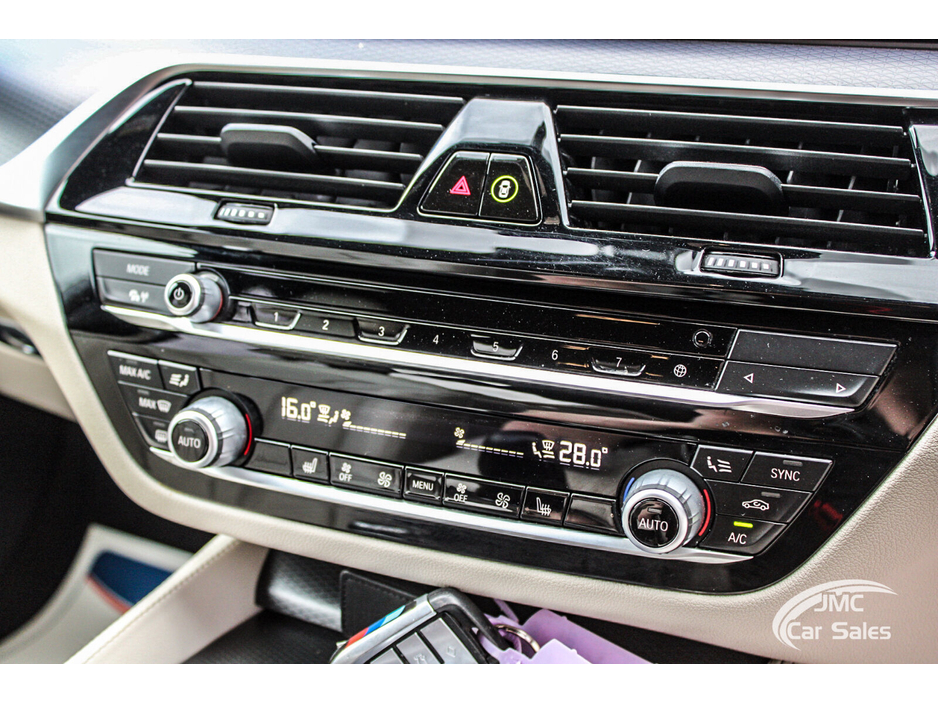 2021 BMW 5 Series - image 25