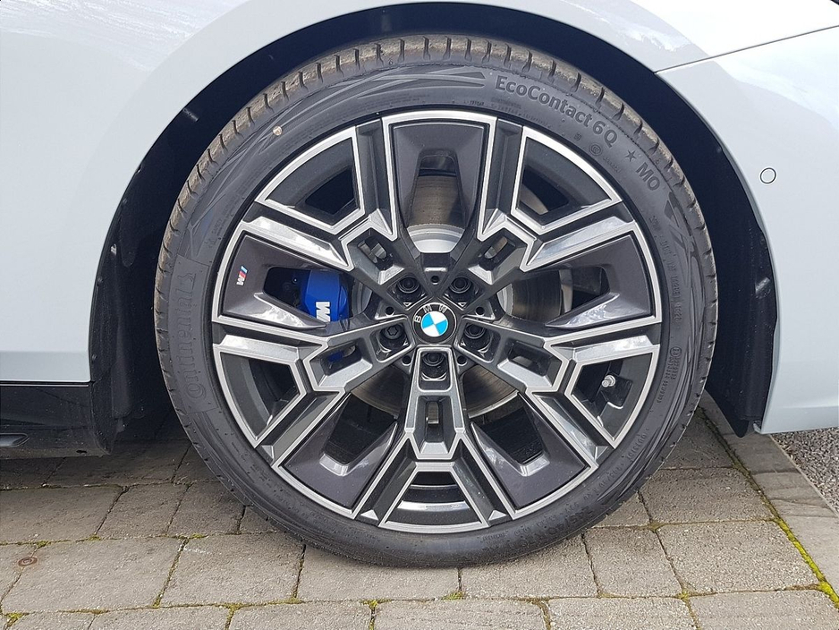 2026 BMW 5 Series - image 12