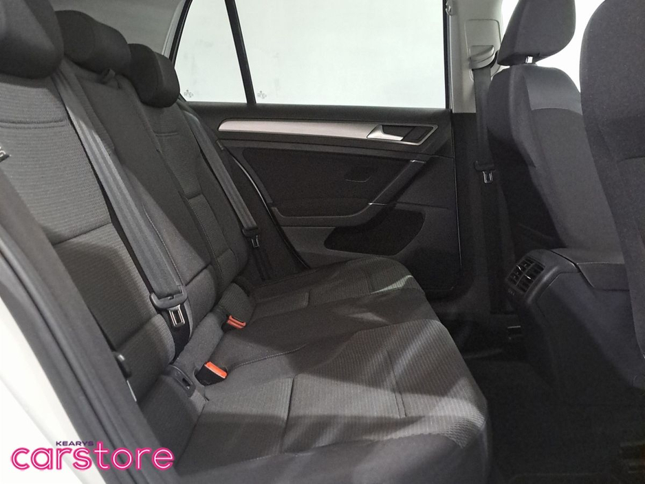 2016 Volkswagen Golf - image 13