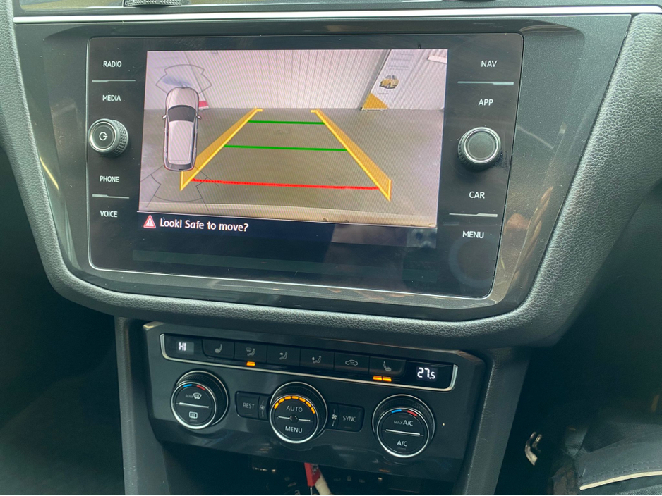 2018 Volkswagen Tiguan - image 17