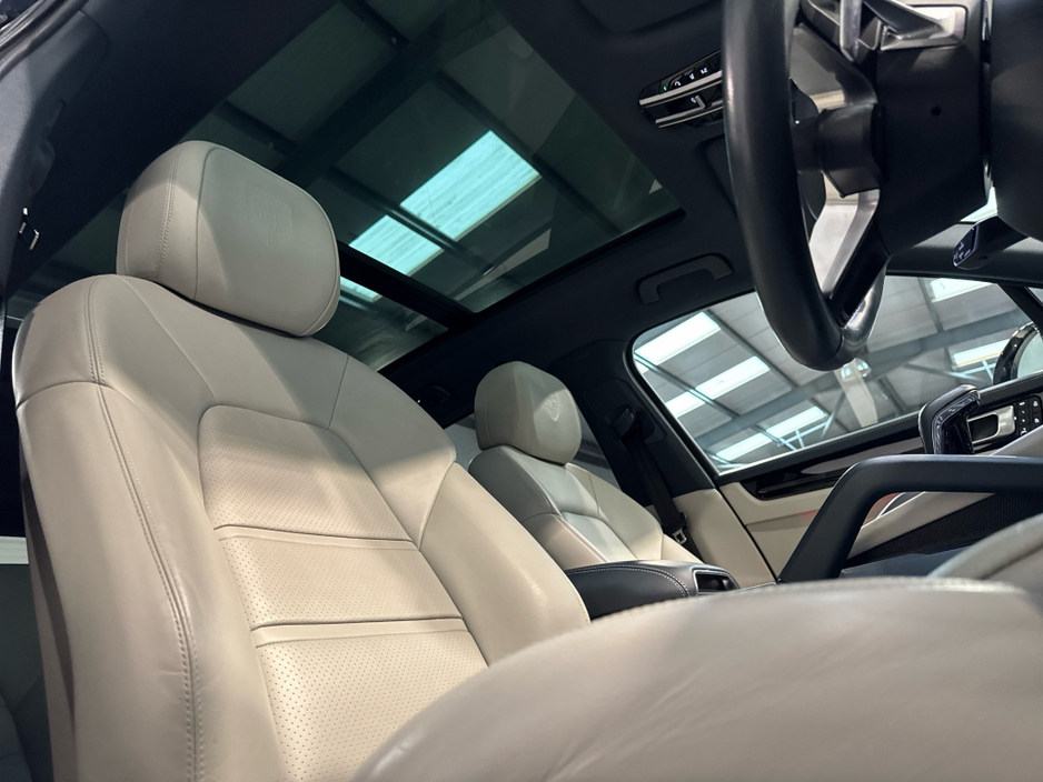 2022 Porsche Cayenne - image 14