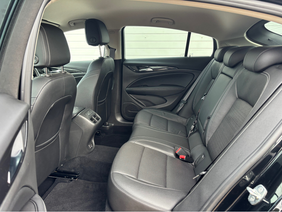 2022 Opel Insignia - image 18