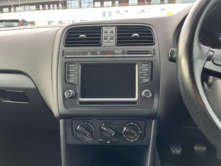 2017 Volkswagen Polo - image 8