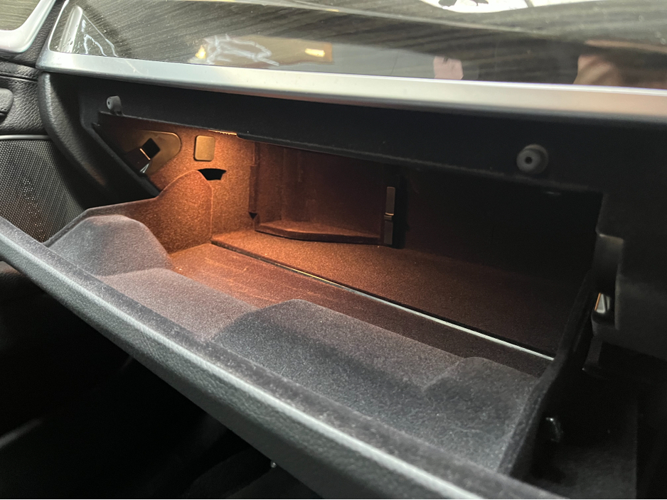 2017 BMW 5 Series - image 24