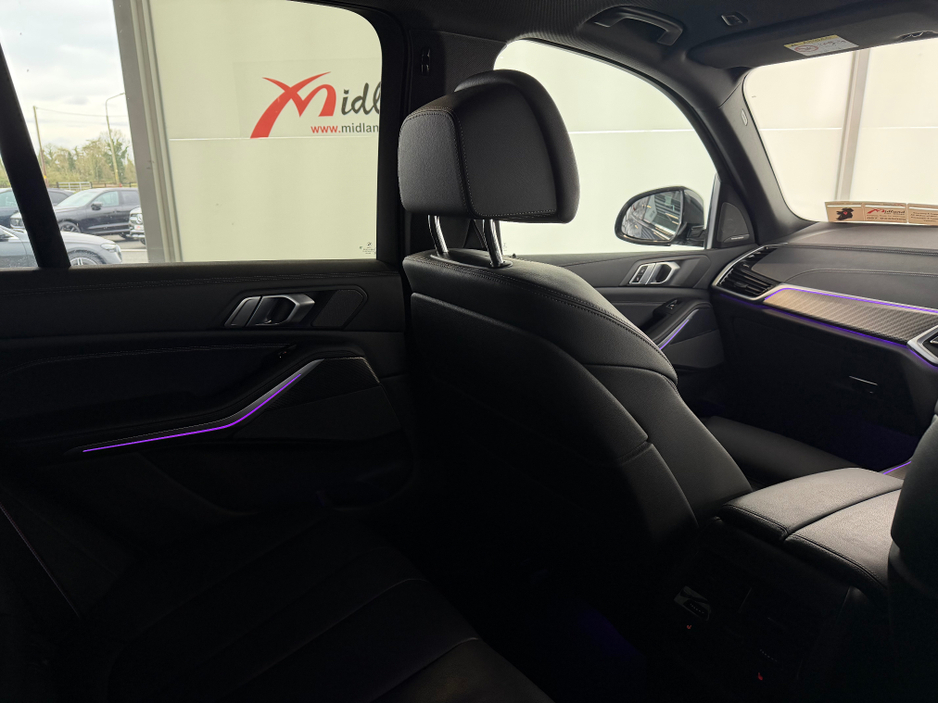 2022 BMW X5 - image 9