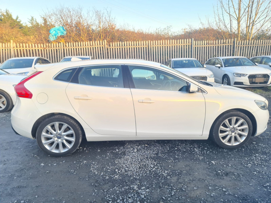 2013 Volvo V40 - image 4