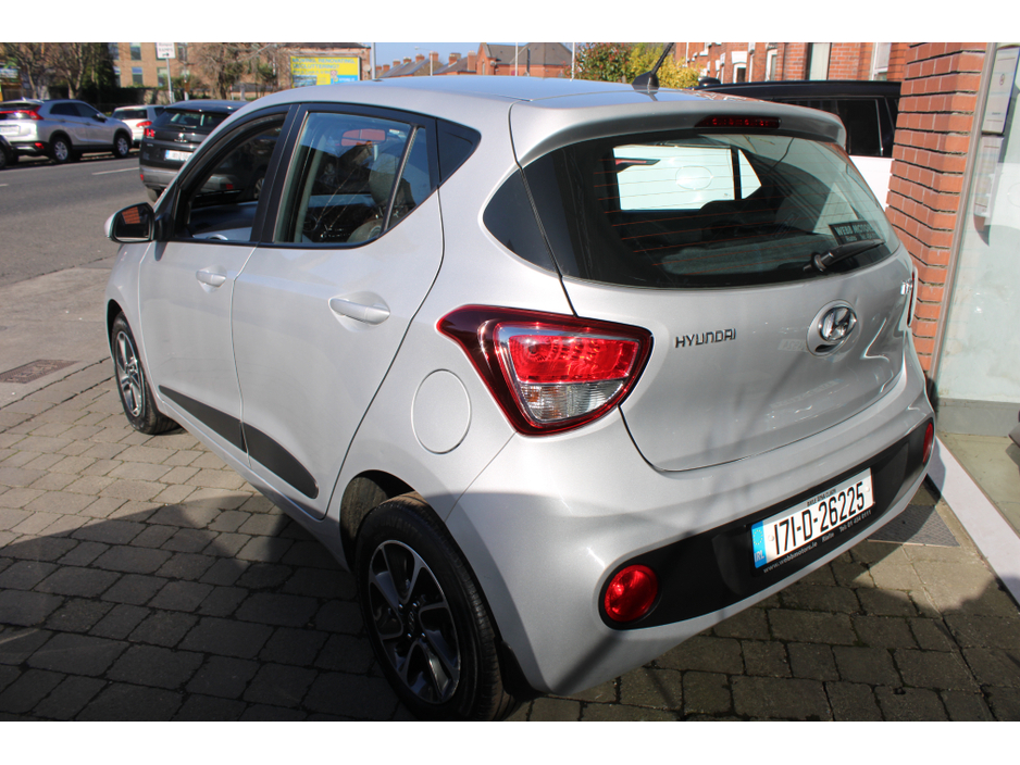 2017 Hyundai i10 - image 5