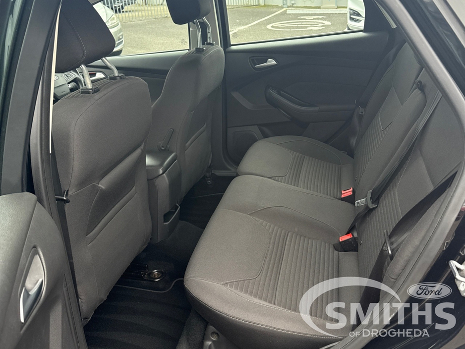 2018 Ford Focus - image 6