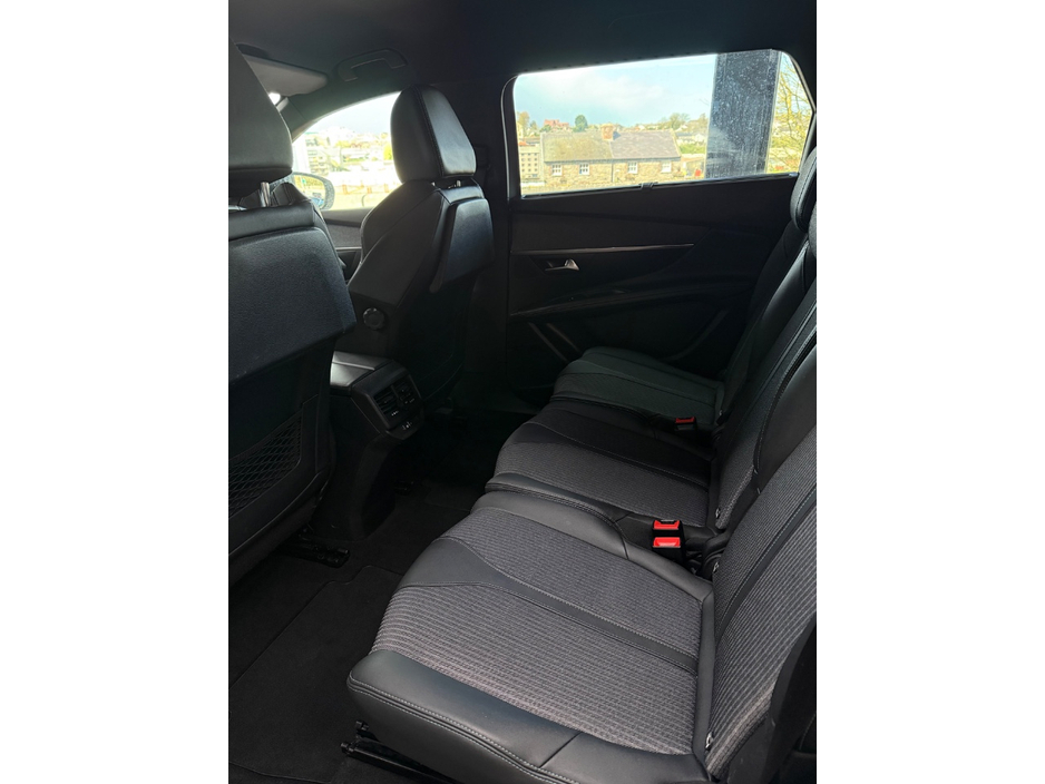 2023 Peugeot 5008 - image 17