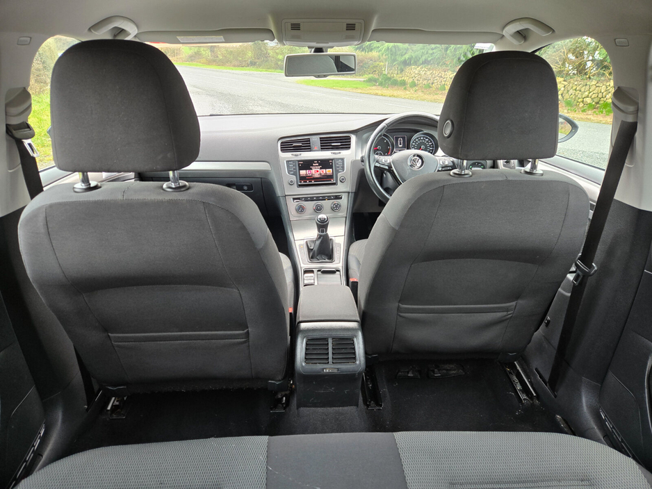 2016 Volkswagen Golf - image 9