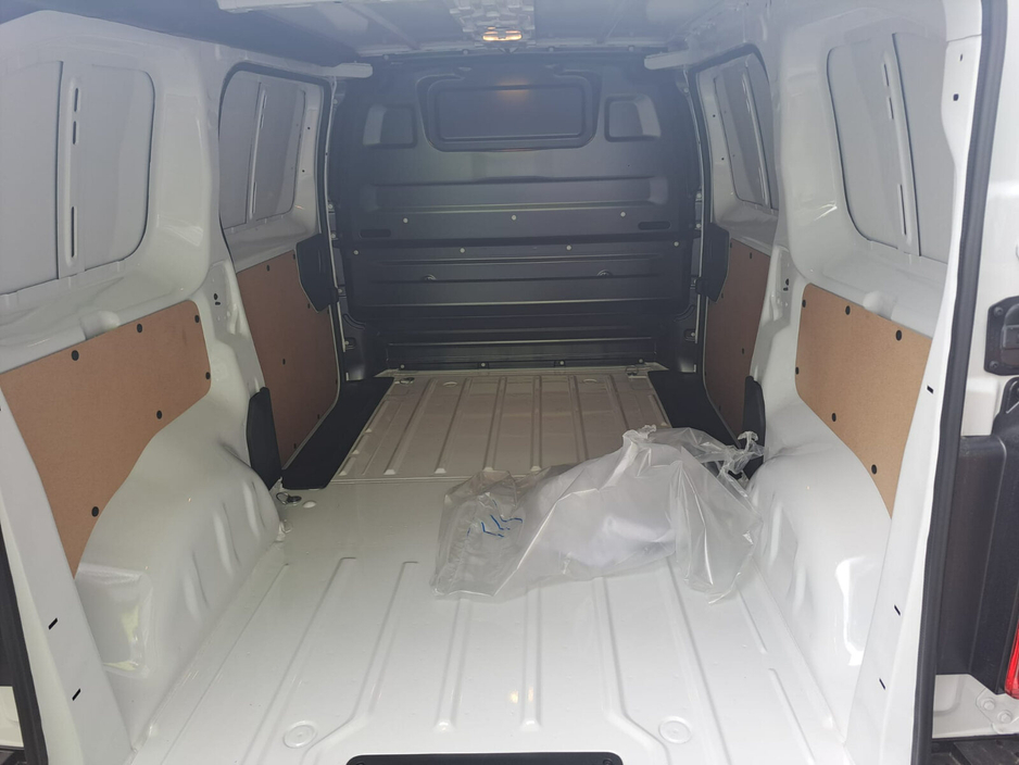 2025 Opel Vivaro - image 12