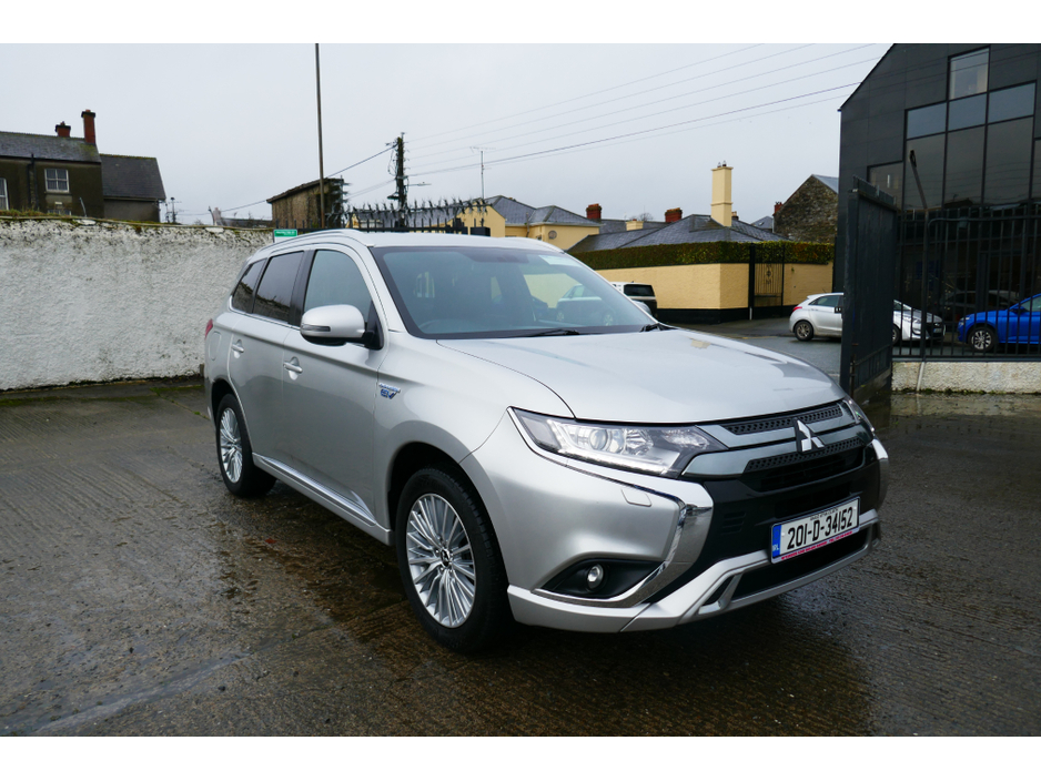 2020 Mitsubishi Outlander 2.4 DYNAMICS PHEV 221 €23,500