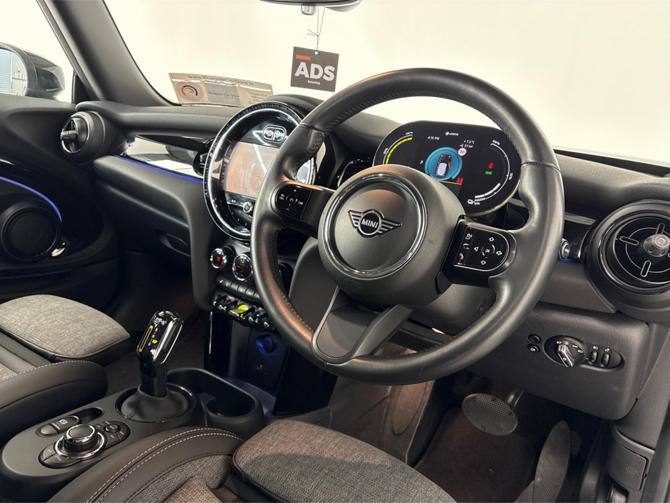 2022 MINI Hatch - image 15