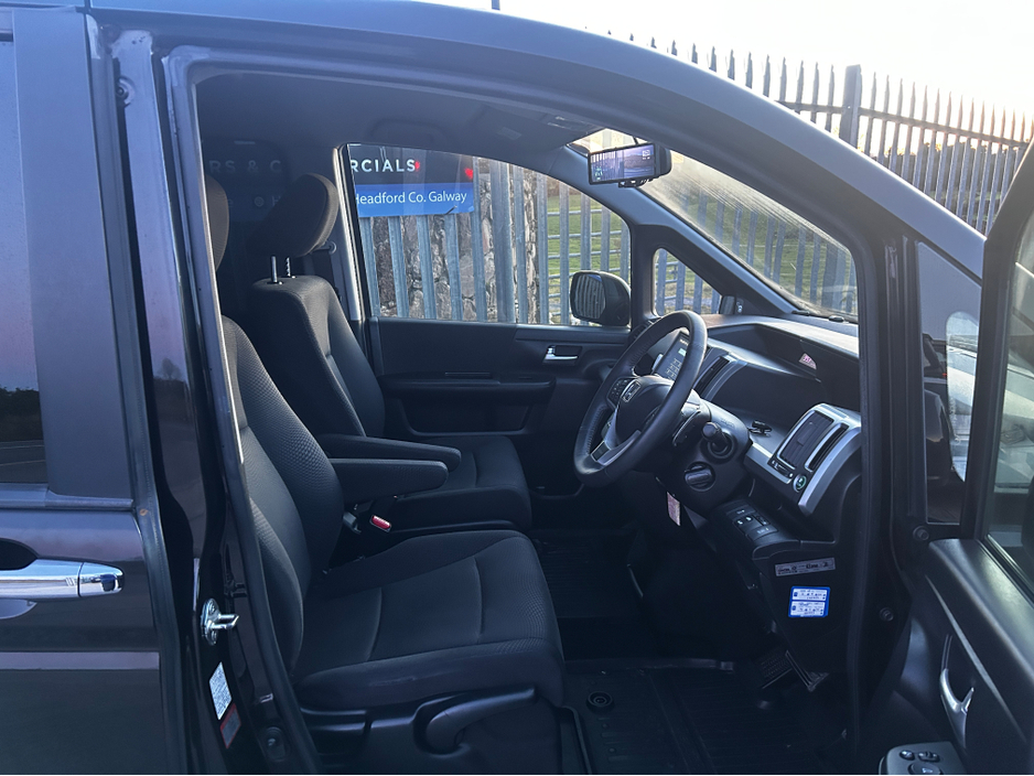 2014 Honda Stepwagon - image 14