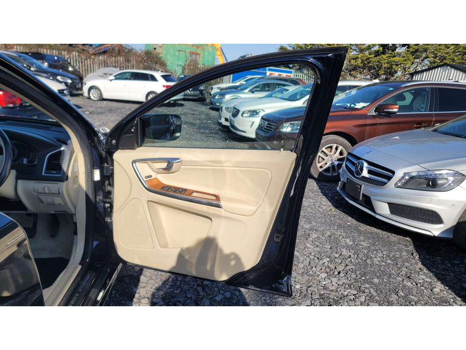 2016 Volvo XC60 - image 15