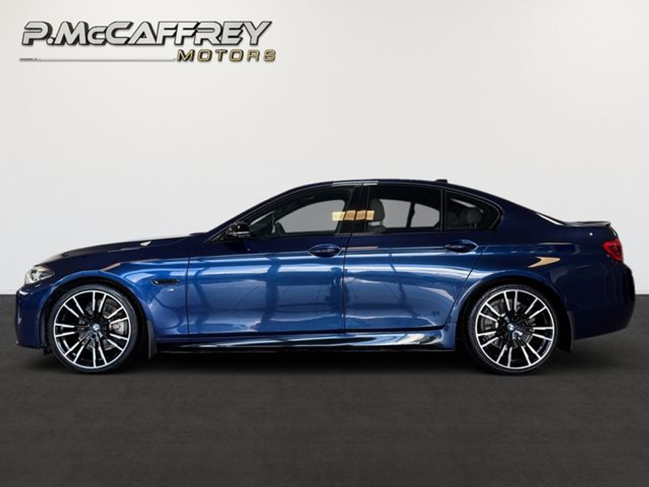 2016 BMW 5 Series - image 8