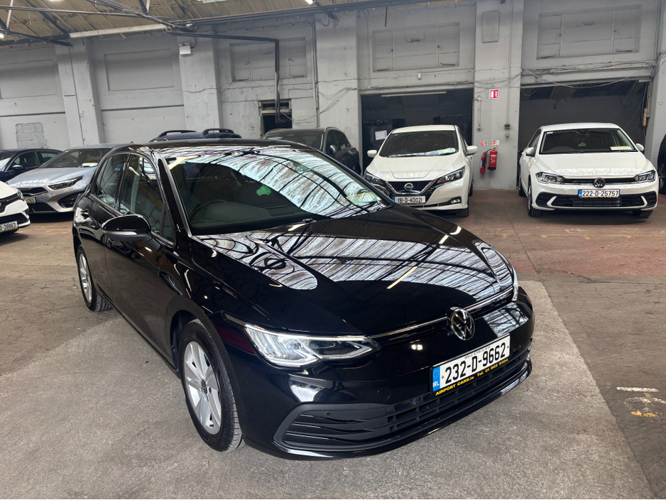 2023 Volkswagen Golf - image 9