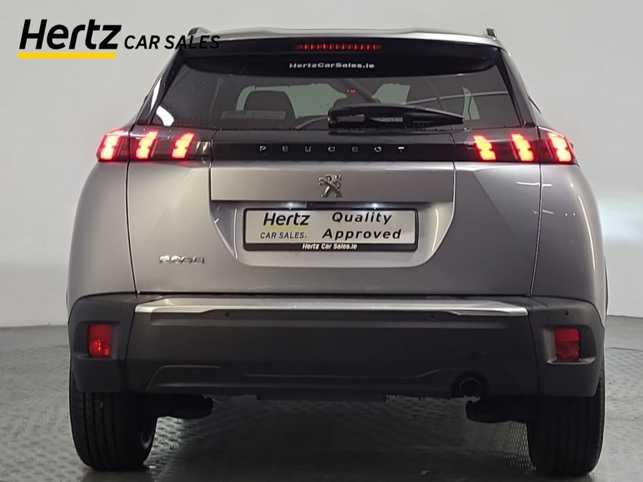 2023 Peugeot 2008 - image 4