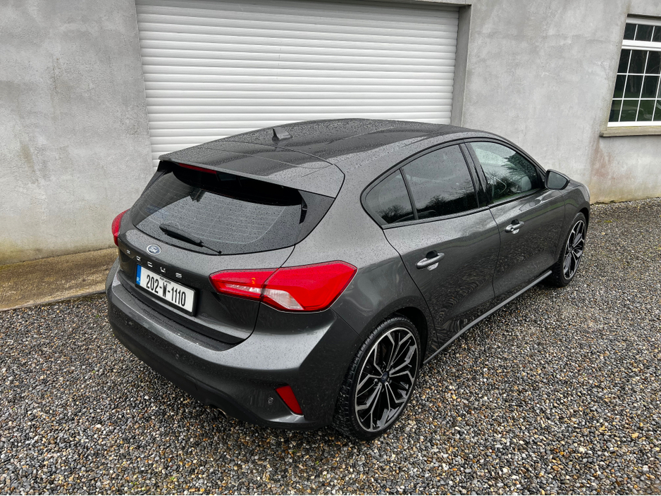 2020 Ford Focus - image 10