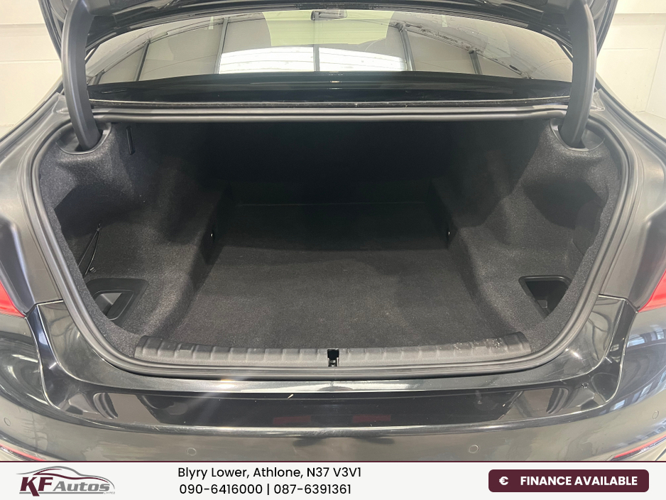 2019 BMW 5 Series - image 9